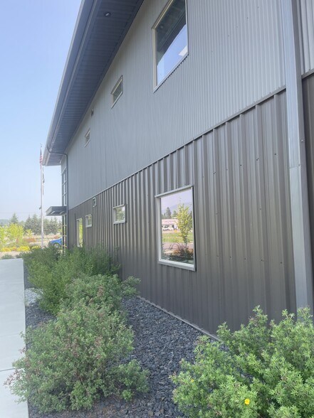 More Photos Of 850 Hawthorne Ave, Ponderay Manufacturing For Lease