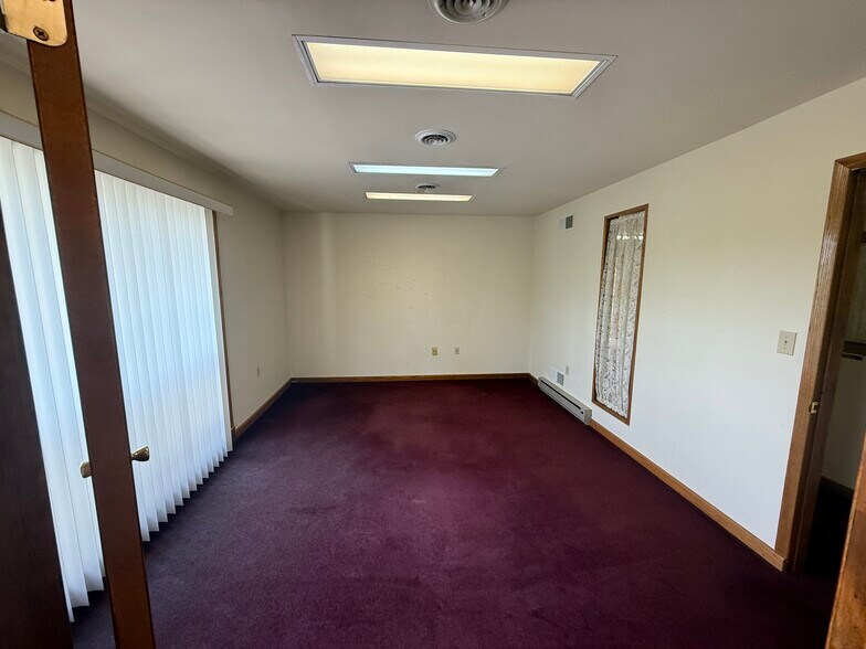 More Photos Of 550 N Mountain Rd, Harrisburg Freestanding For Lease