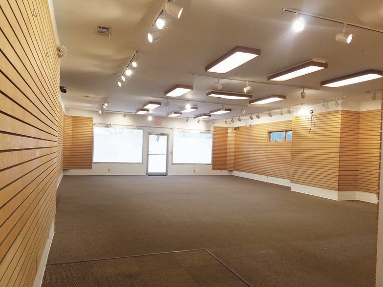 More Photos Of 600 Fairmount Ave, Jamestown Freestanding For Sale