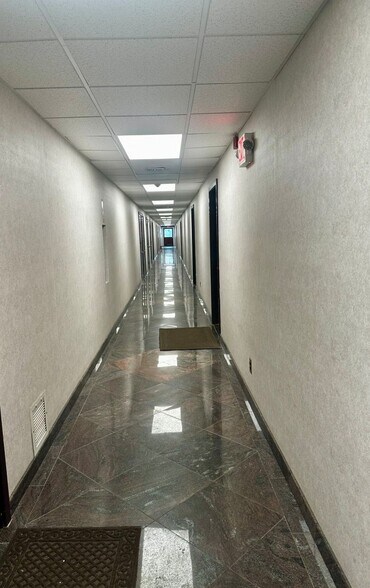 More Photos Of 1181 Old Country Rd, Plainview Medical For Lease