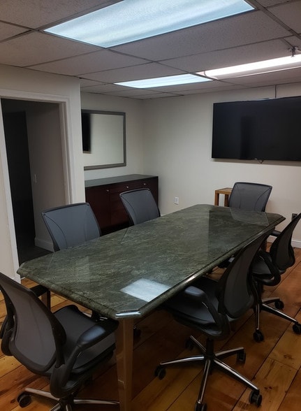 More Photos Of 33 Elm St, Merrimack Warehouse For Lease