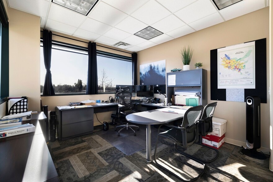 More Photos Of 2561 California Park Dr, Chico Office For Lease