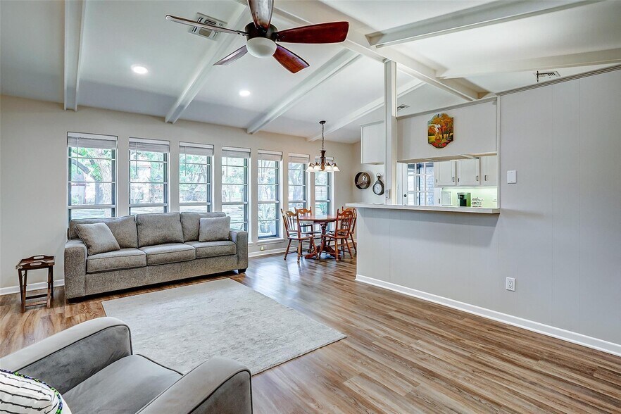 More Photos Of 9218 Hammerly Blvd, Houston Specialty For Lease