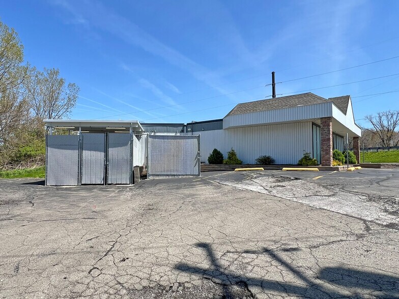 More Photos Of 2178 W 38th St, Erie Storefront Retail Office For Sale