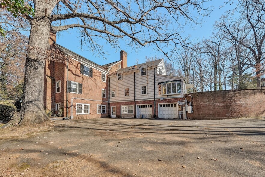 More Photos Of 934 Commander Dr, Roanoke Specialty For Sale