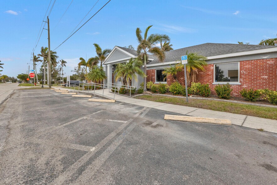 More Photos Of 128 W Charlotte Ave, Punta Gorda Office Residential For Sale