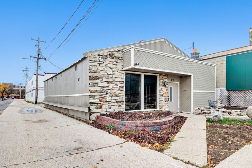 Primary Photo Of 519 E Walnut St, Green Bay General Retail For Lease
