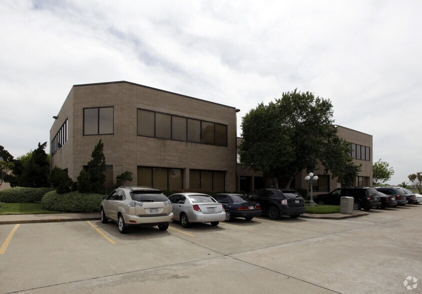 More Photos Of 6701 Pinemont Dr, Houston Office For Lease