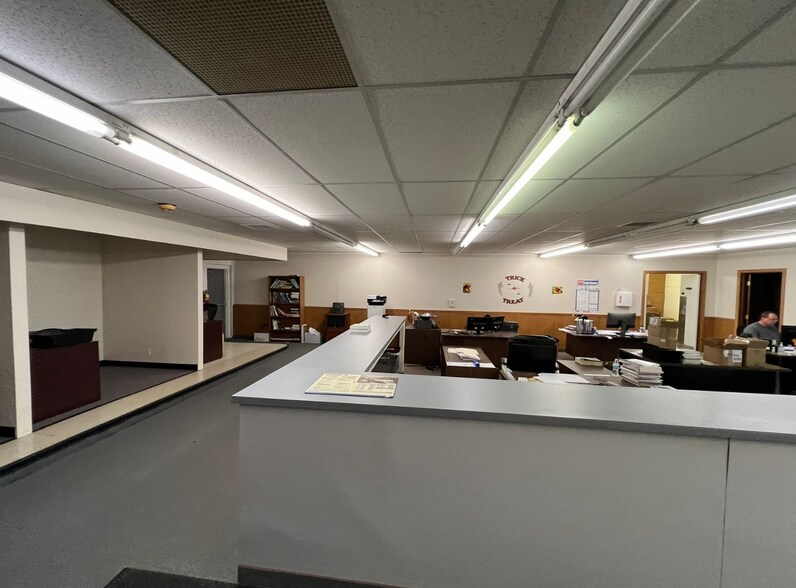 More Photos Of 595 Miami St, Akron Flex For Sale