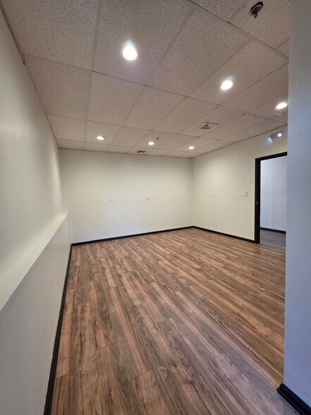 More Photos Of 117 Main St, East Islip Freestanding For Lease