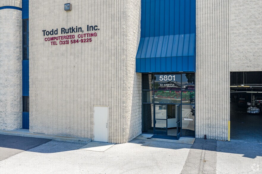 More Photos Of 5801 S Alameda St, Los Angeles Manufacturing For Sale