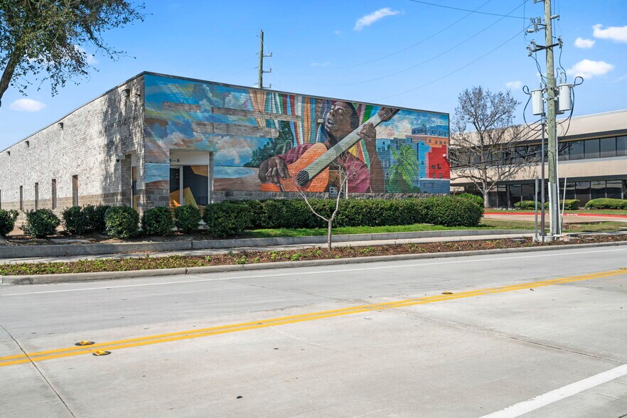 More Photos Of 3664 Walnut Bend Ln, Houston Office For Sale