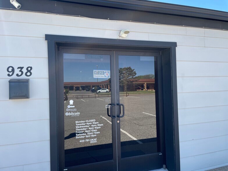 More Photos Of 938 N Flood Ave, Norman General Retail For Sale