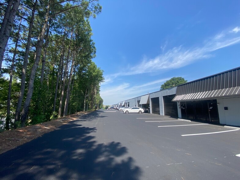 Primary Photo Of 4975 Clark Howell Hwy, Atlanta Warehouse For Lease