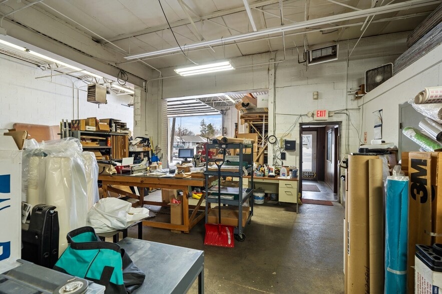 More Photos Of 73 W Walton Blvd, Pontiac Manufacturing For Sale