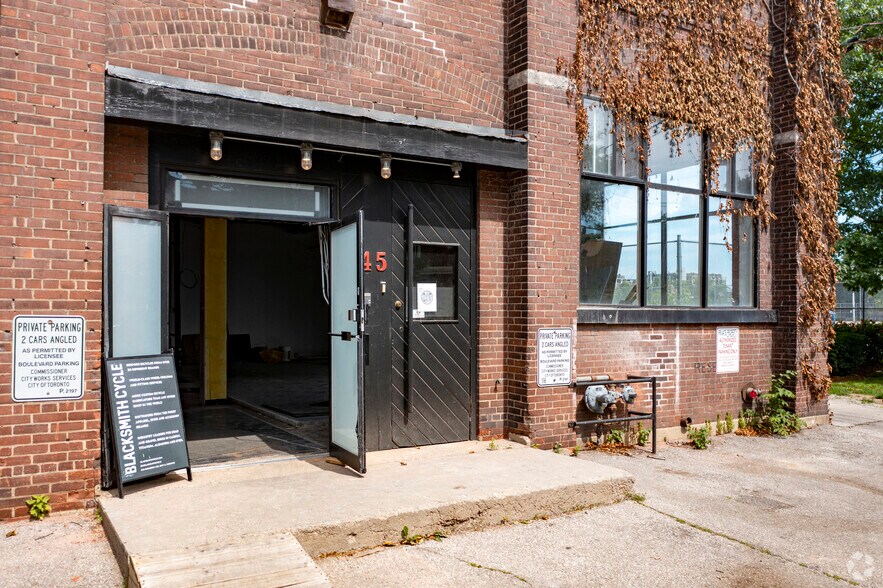 More Photos Of 345 Sorauren Ave, Toronto Office For Lease