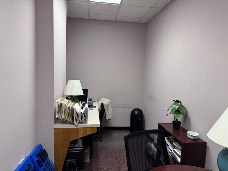 More Photos Of 1506 E Franklin St, Chapel Hill Office For Sale