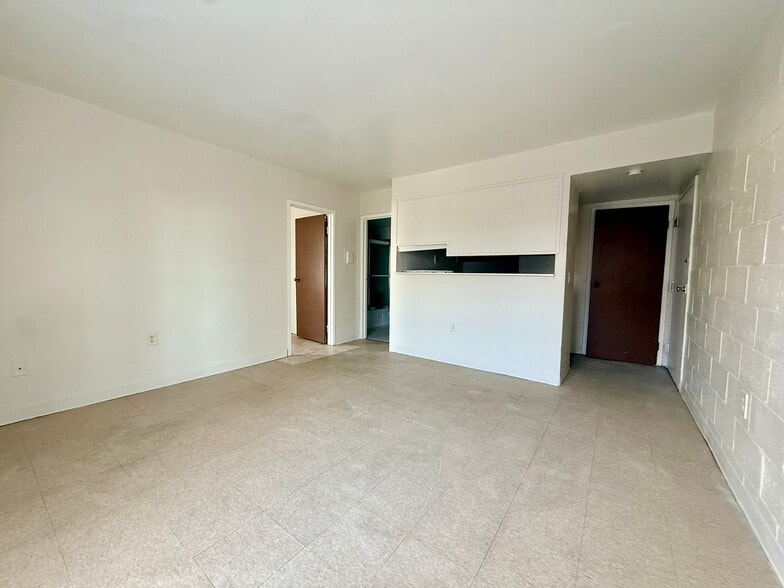 More Photos Of 911-913 Rogers Pl, Cincinnati Apartments For Sale