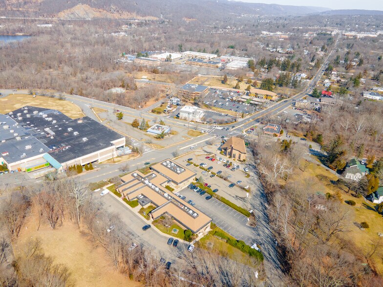 More Photos Of 9 Post Rd, Oakland Medical For Lease