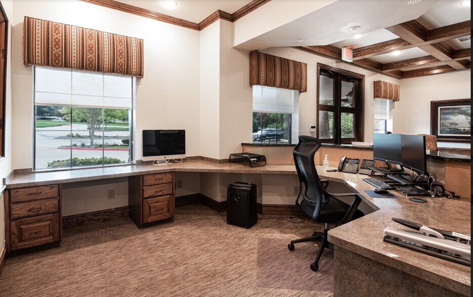 More Photos Of 6190 Virginia Pky, McKinney Medical For Lease