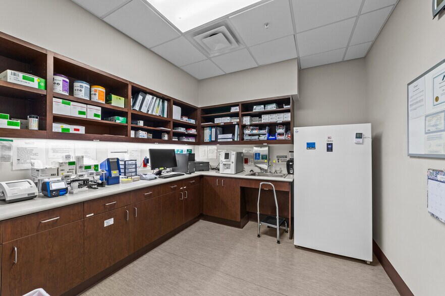 More Photos Of 4561 Heritage Trace Pky, Keller Medical For Sale