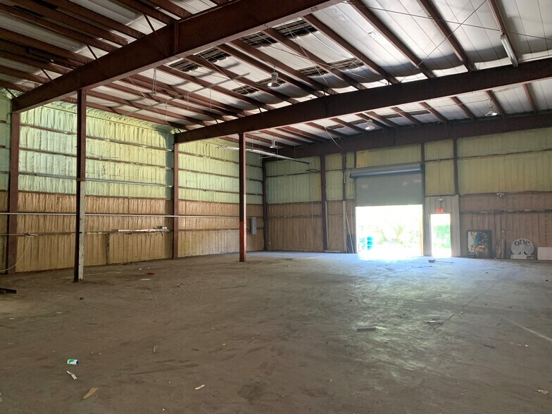 More Photos Of 2221 NW 18th St, Pompano Beach Warehouse For Lease