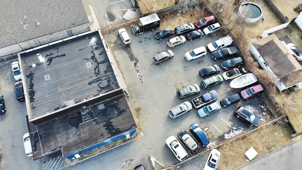 More Photos Of 927 Boston Rd, Springfield Auto Repair For Lease