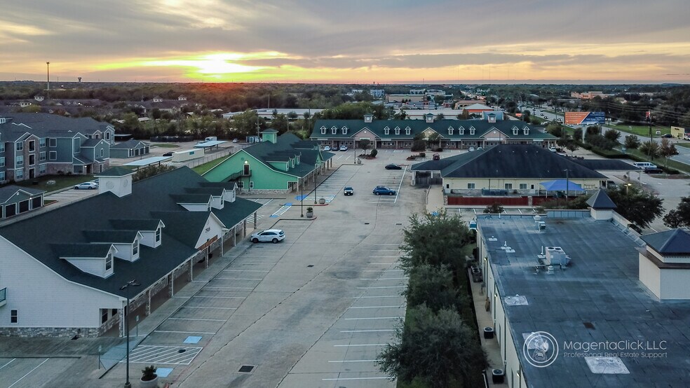 More Photos Of 7918 Broadway St, Pearland Unknown For Lease