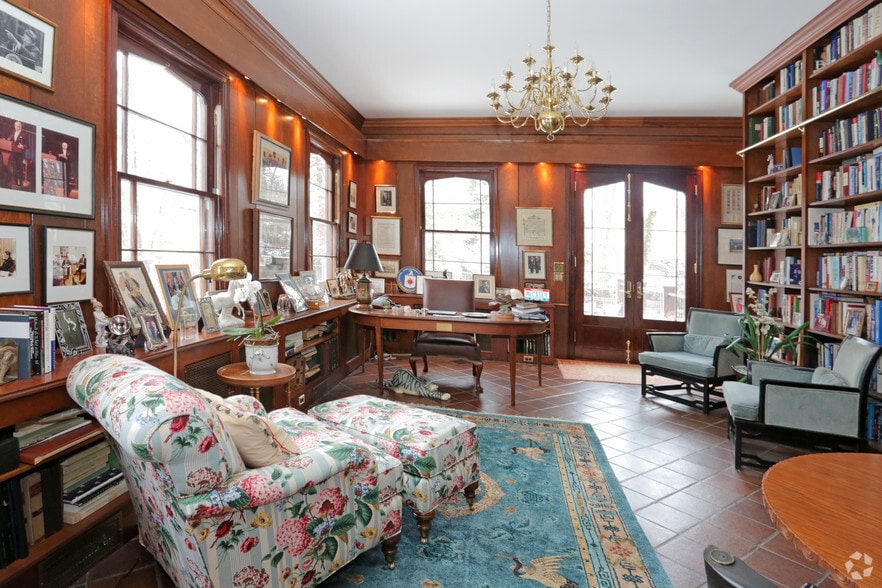 More Photos Of 12 Glenwood Rd, Roslyn Specialty For Sale