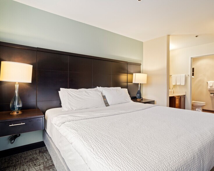 More Photos Of 2515 19th St, Lubbock Hotel For Sale