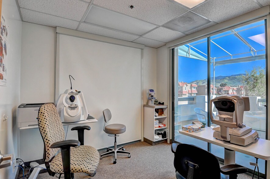 More Photos Of 17909 Soledad Canyon Rd, Santa Clarita Medical For Lease