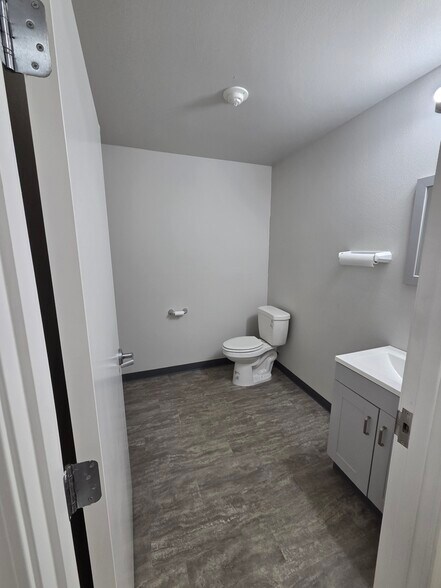 More Photos Of 1301 W Mystery Ave, Wasilla Industrial For Lease