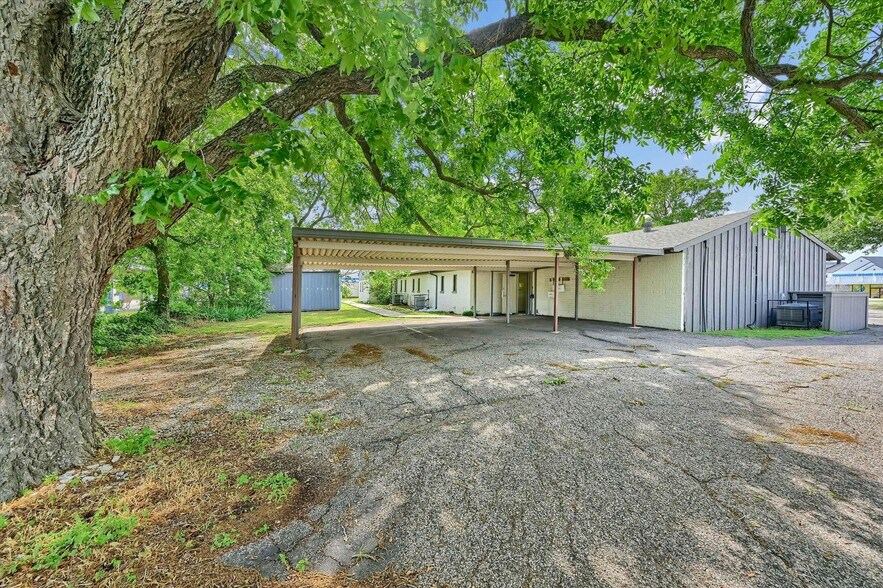 More Photos Of 815 Pecan Grove Rd E, Sherman Medical For Sale