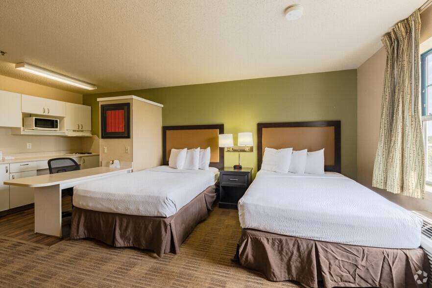 More Photos Of 1180 Doris Rd, Auburn Hills Hotel For Sale