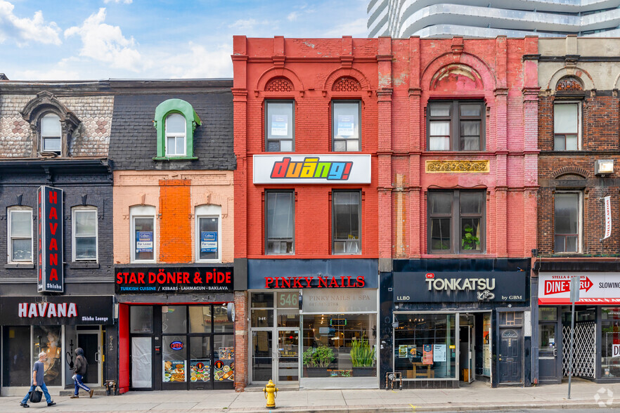 Primary Photo Of 546 Yonge St, Toronto General Retail For Sale