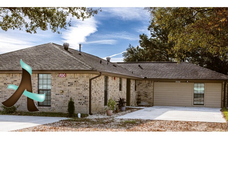 Primary Photo Of 2625 Magnolia Ave, Port Neches Assisted Living For Sale
