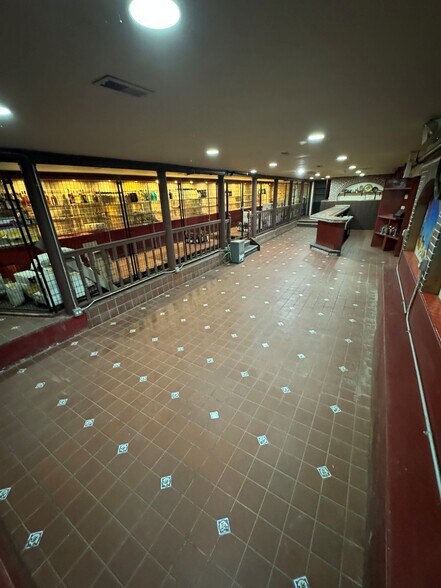 More Photos Of 737-739 N La Salle Dr, Chicago Storefront Retail Office For Lease