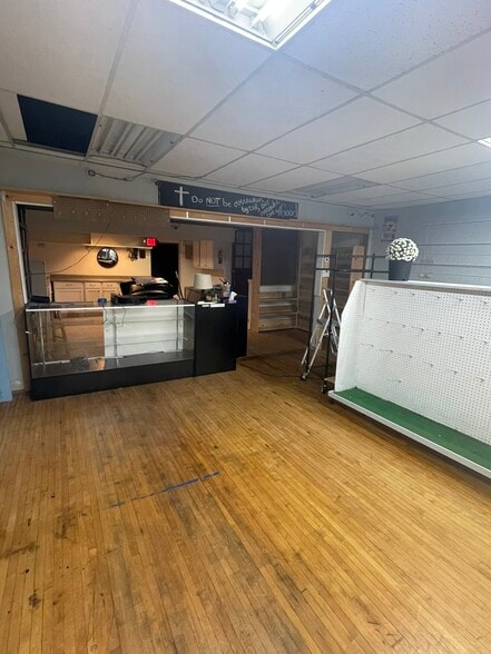 More Photos Of 522 S Main St, Elkhart Storefront Retail Residential For Lease