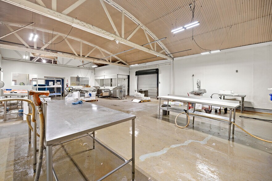 More Photos Of 410-414 Towne Ave, Los Angeles Warehouse For Sale