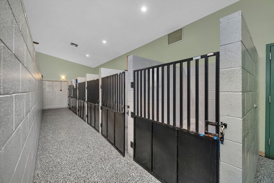 More Photos Of 441 E Stevenson Rd, Ottawa Restaurant For Sale