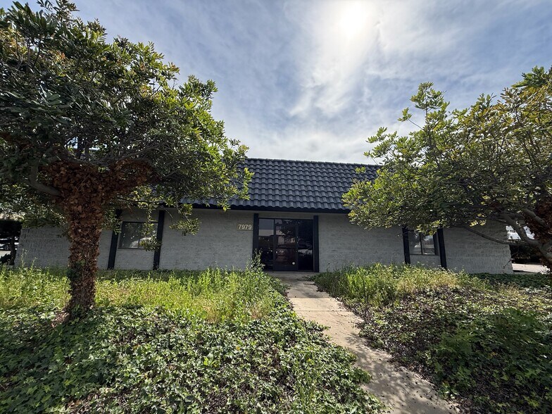 More Photos Of 7901 Vickers St, San Diego Medical For Sale