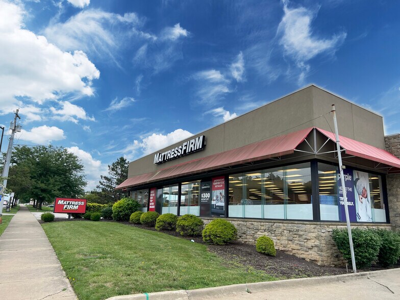 More Photos Of 3790 W Market St, Fairlawn Freestanding For Sale