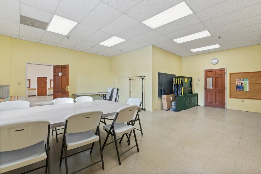 More Photos Of 646 Daniel Webster Hwy, Merrimack Specialty For Lease