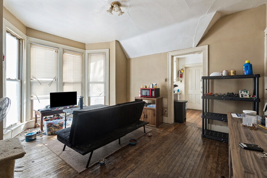 More Photos Of 431 6th Ave S, Clinton Apartments For Sale
