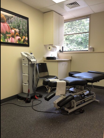 More Photos Of 305 Vine St, New Lenox Medical For Lease