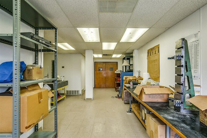 More Photos Of 117 W Rock Island Ave, Boyd Light Manufacturing For Lease