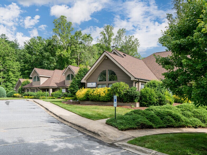 More Photos Of 1998 Hendersonville Rd, Asheville Medical For Sale