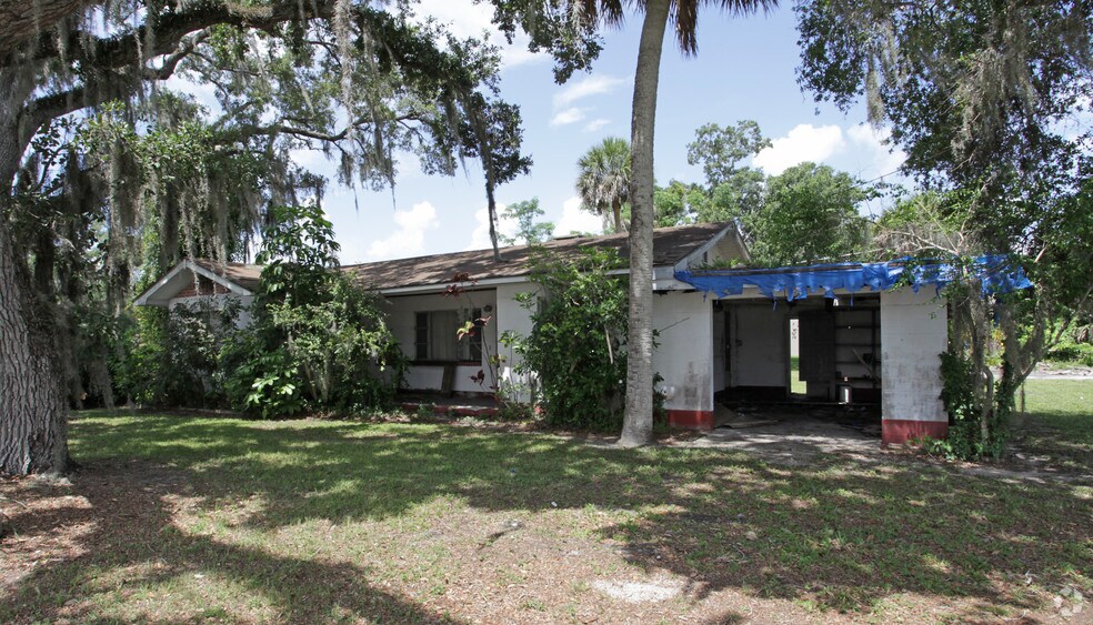 More Photos Of 1702 S Parrott Ave, Okeechobee Health Club For Sale