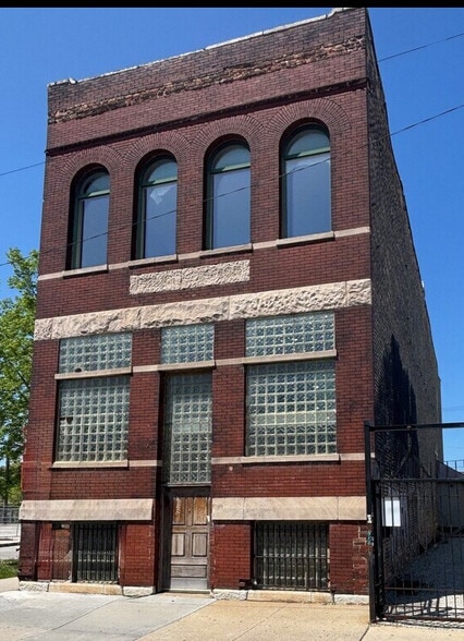 More Photos Of 1312 W North Ave, Chicago Loft Creative Space For Sale