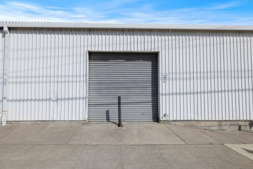 More Photos Of 735 Gilman St, Berkeley Showroom For Sale